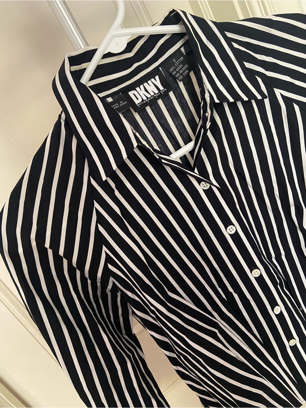 DKNY Women’s Black & White Stripe Button-Up Shirt 100% cotton size 2